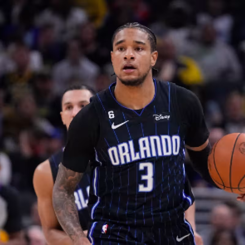 Chuma Okeke suena para Milwaukee Bucks.