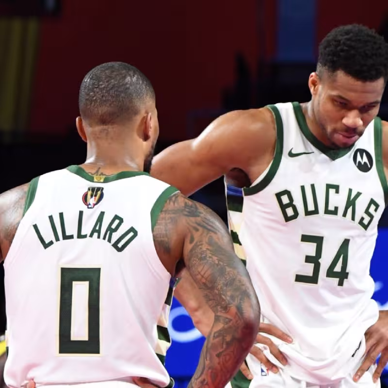 Damian Lillard y Giannis Antetokounmpo
