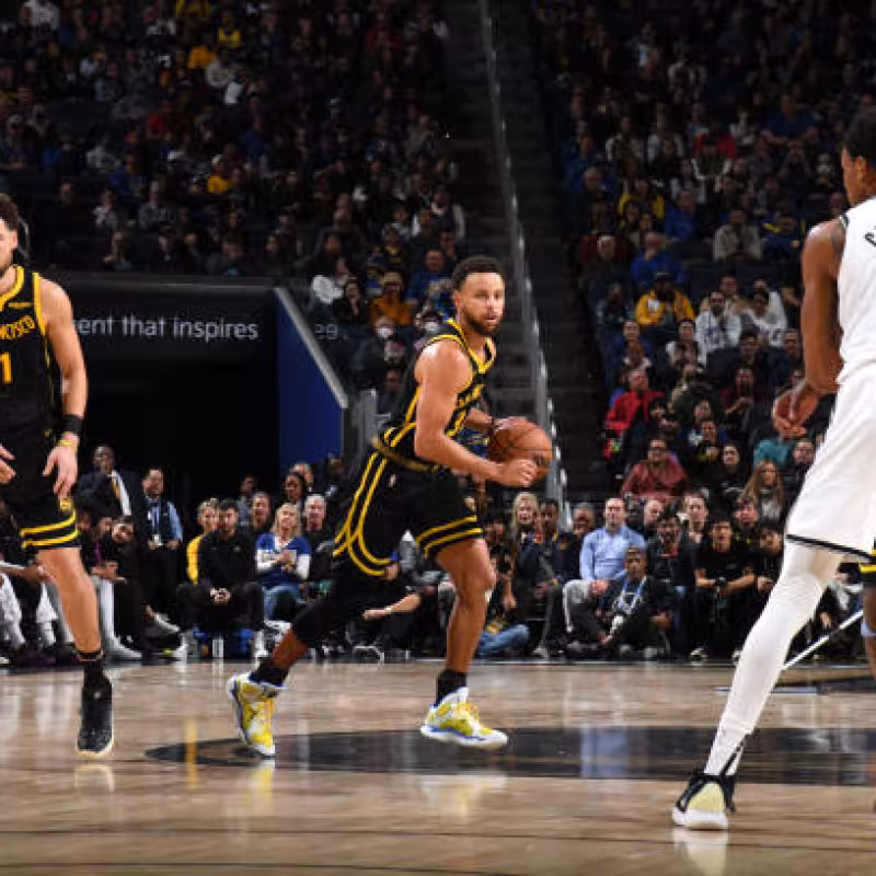 Stephen Curry se exhibe ante Nets. Foto: gettyimages
