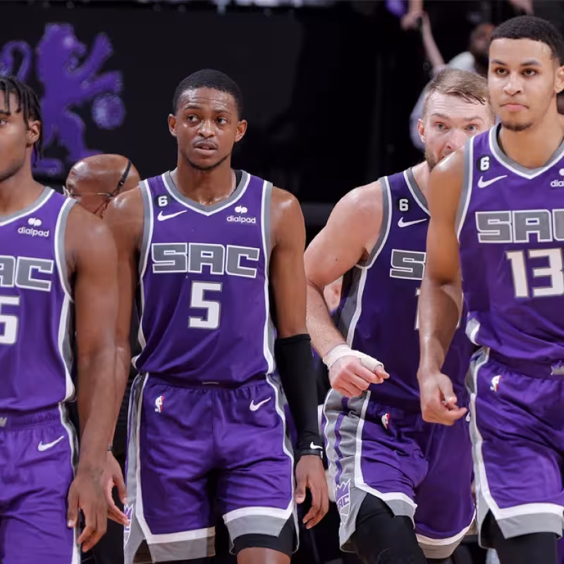 Davion Mitchell, De'Aaron Fox, Domantas Sabonis y Keegan Murray