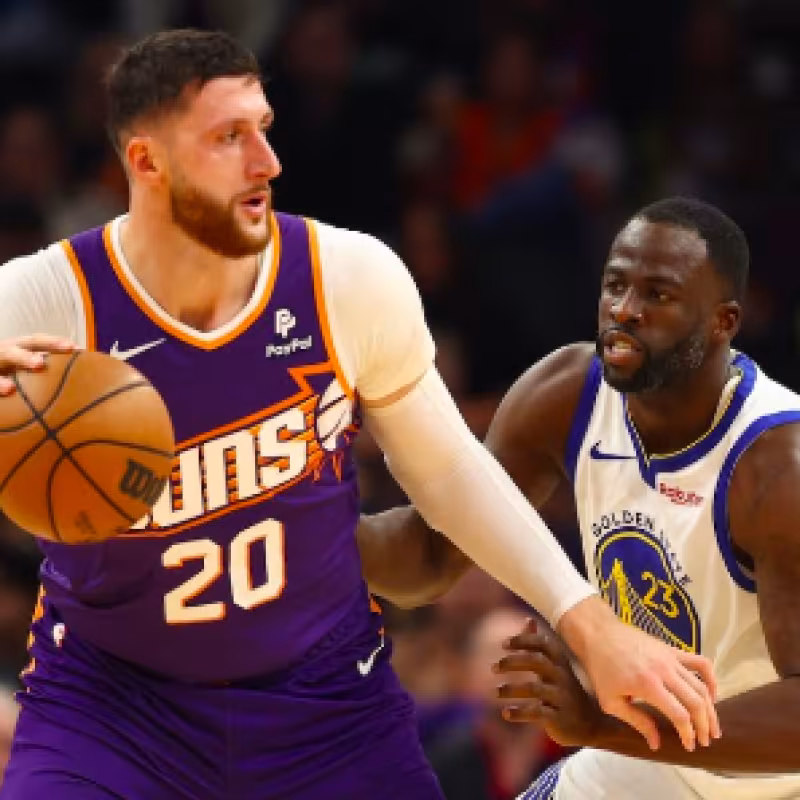 Draymond Green, estrella de los Warriors, antes de golpear a Nurkic. 