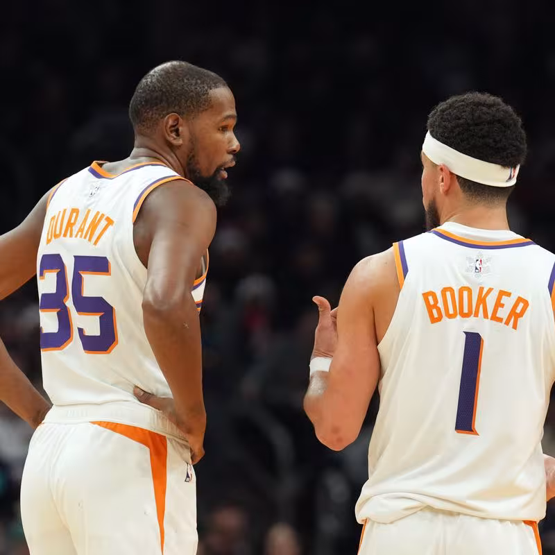 Kevin Durant y Devin Booker