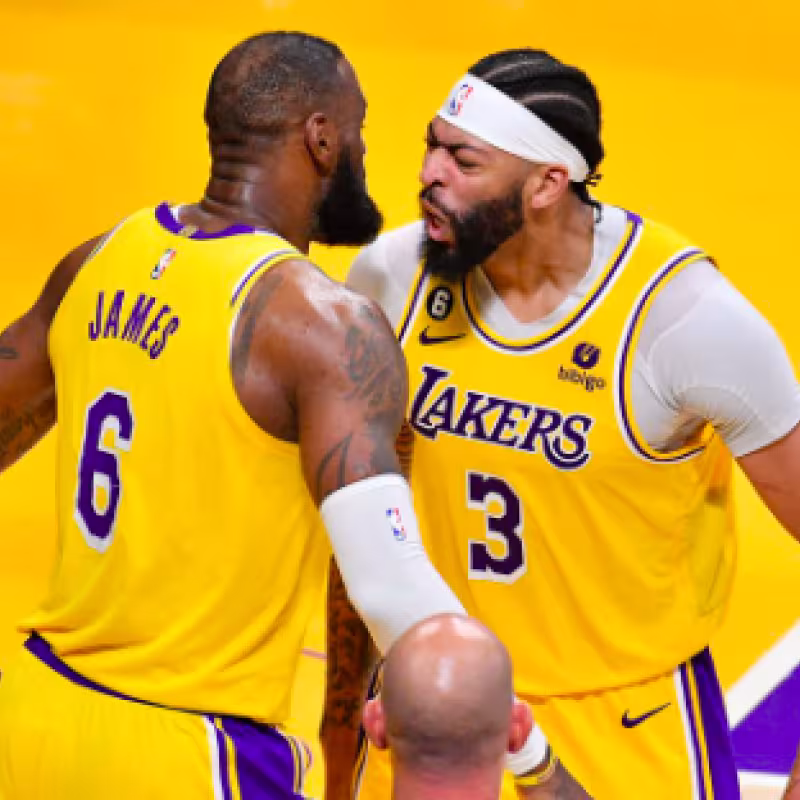 LeBron James y Anthony Davis, estrellas de Los Angeles Lakers. 