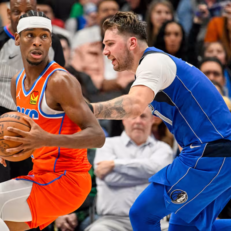 Shai Gilgeous-Alexander, defendido por Luka Doncic