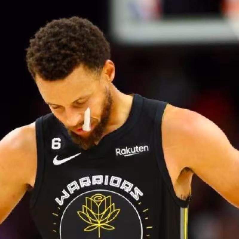 Stephen Curry no sabe donde esconderse a estas alturas de la película.