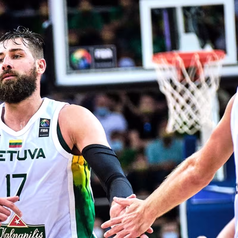 Jonas Valanciunas y Domantas Sabonis