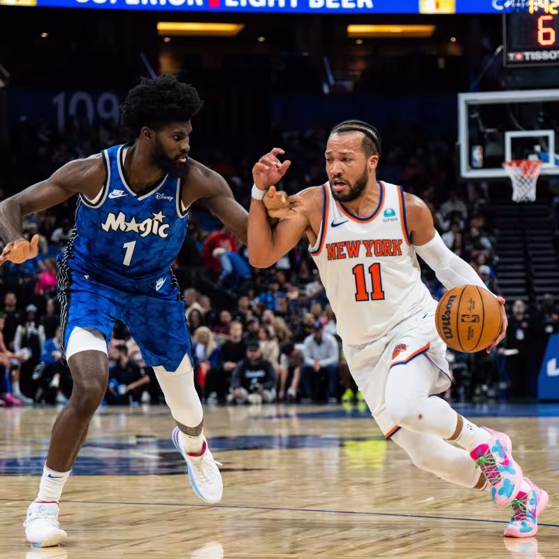Jalen Brunson, defendido por Jonathan Isaac