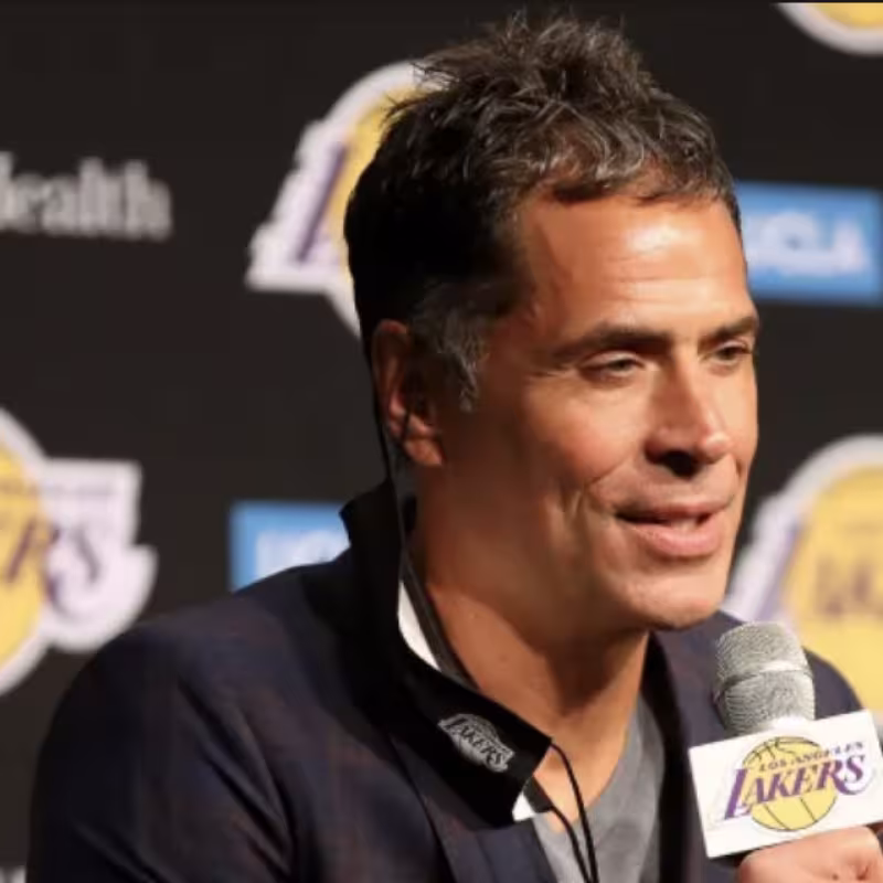 Rob Pelinka, GM de Los Angeles Lakers. 