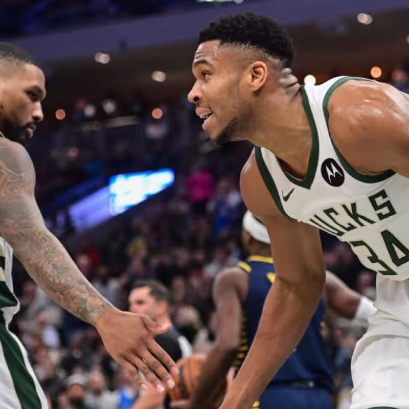 Giannis Antetokounmpo y Damian Lillard, estrellas de Milwaukee Bucks.