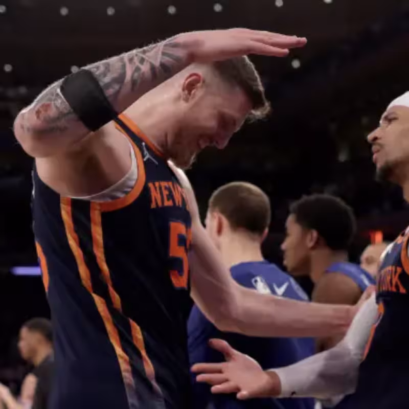 Hartenstein y Hart, jugadores de New York Knicks. 