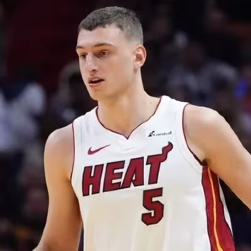 Nikola Jovic, jugador de Miami Heat.