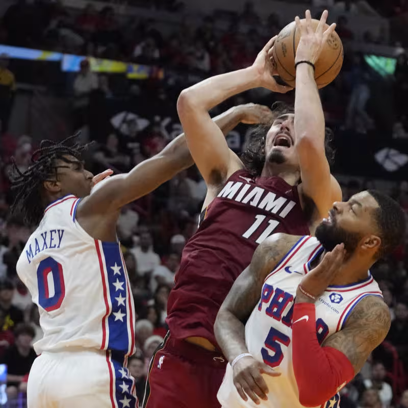 Jaime Jáquez Jr. en un partido contra Philadelphia 76ers