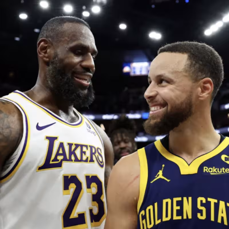 LeBron James y Stephen Curry, en un Warriors-Lakers.
