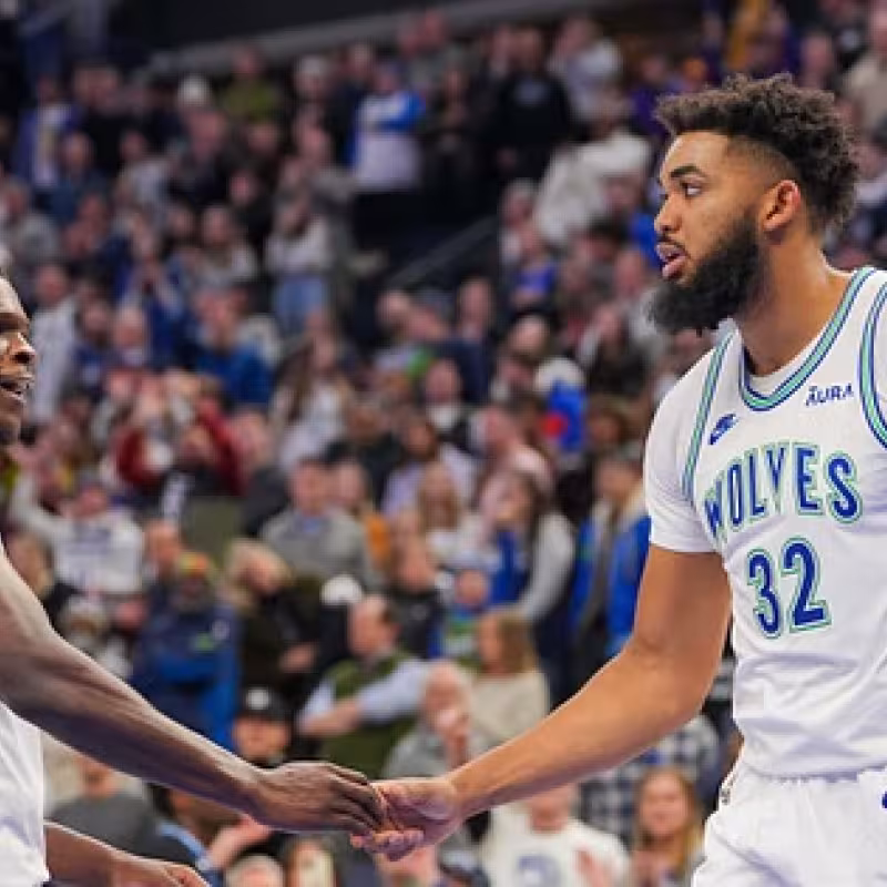 Anthony Edwards y Karl-Anthony Towns, estrellas de Minnesota Timberwolves.