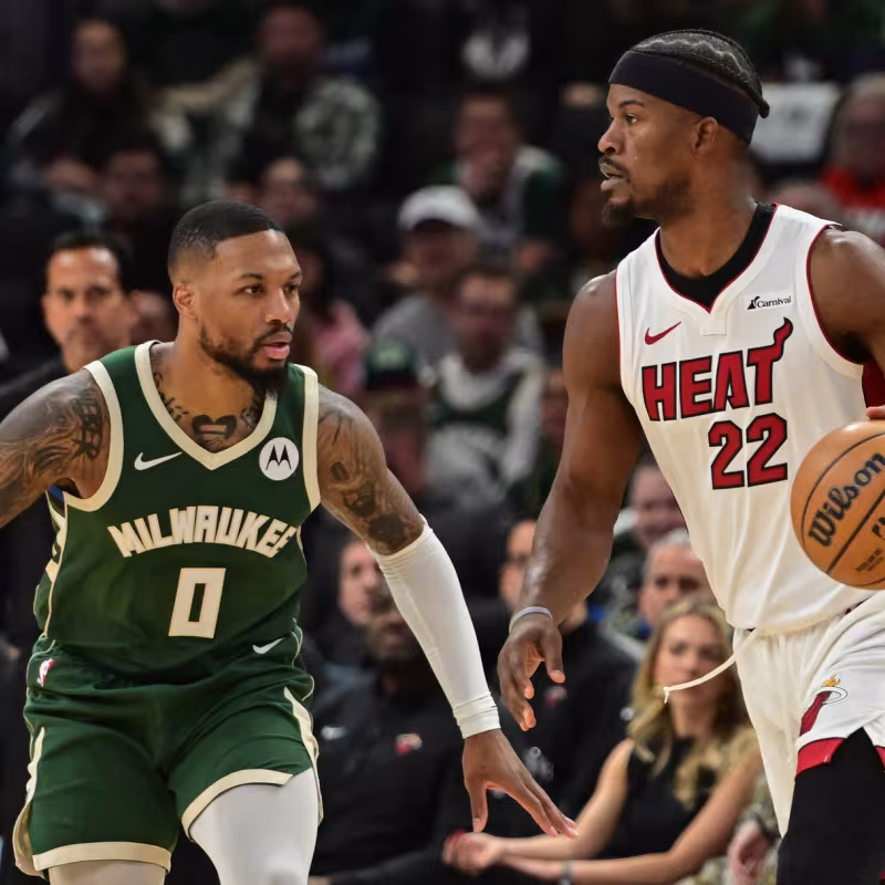 Damian Lillard, defendiendo a Jimmy Butler