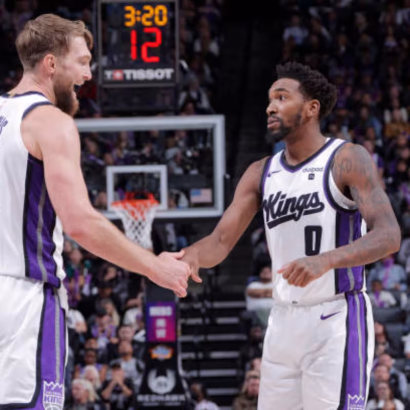 Domantas Sabonis y Malik Monk