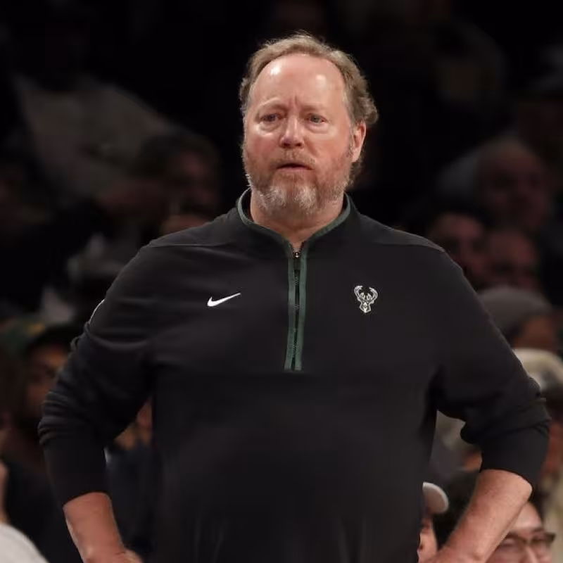 Mike Budenholzer, actualmente entrenador sin equipo.