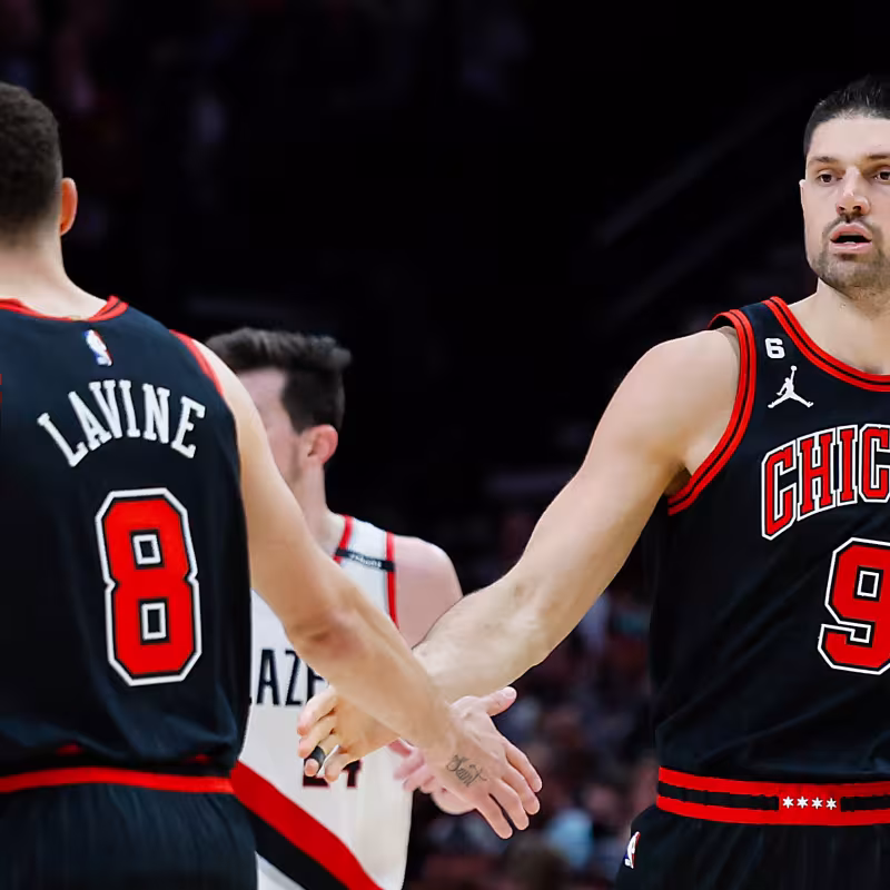 Zach LaVine y Nikola Vucevic, jugadores de Chicago Bulls.