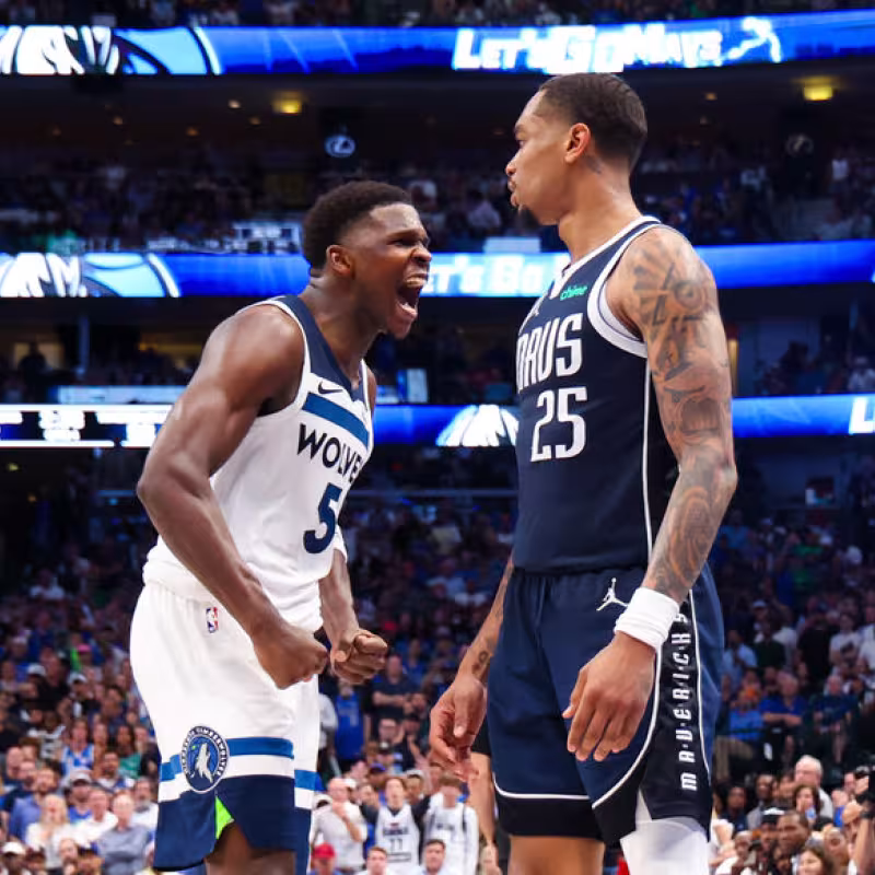Anthony Edwards, gritándole en la cara a PJ Washington