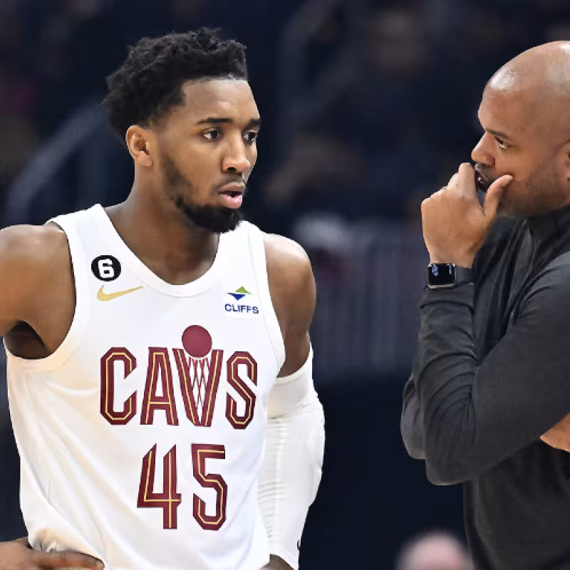 Bickerstaff, exentrenador de Cleveland Cavaliers. 