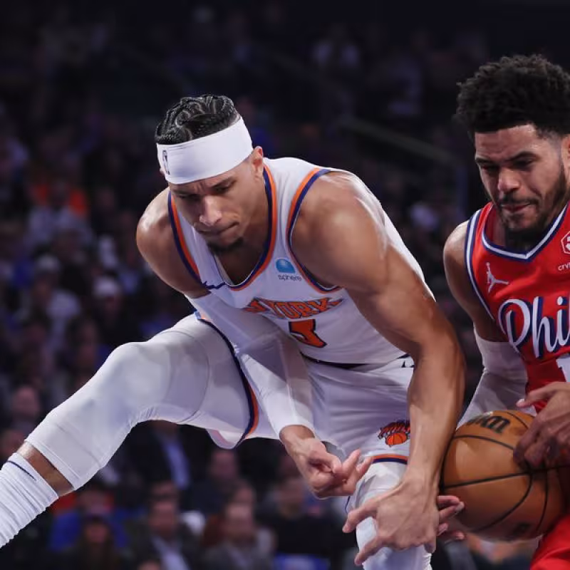 Tobias Harris, defendido por Josh Hart