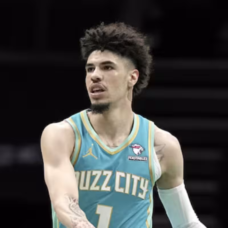 LaMelo Ball, estrella de Charlotte Hornets.