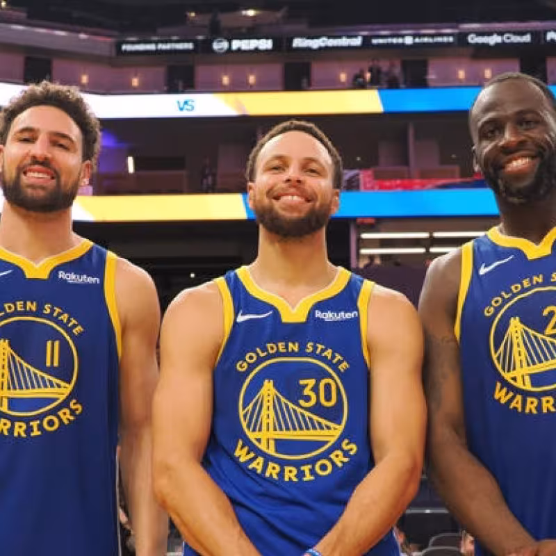 Stephen Curry, Klay Thompson y Draymond Green, jugadores de Golden State Warriors.