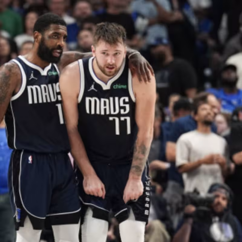 Luka Doncic y Kyrie Irving, estrellas de Dallas Mavericks. 
