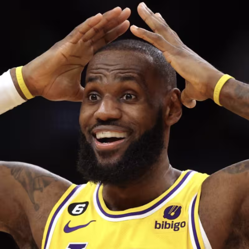 LeBron James seguirá en Los Angeles Lakers. 