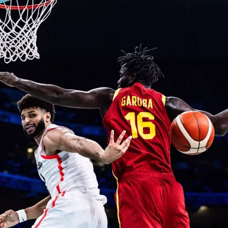 Jamal Murray, defendido por Usman Garuba