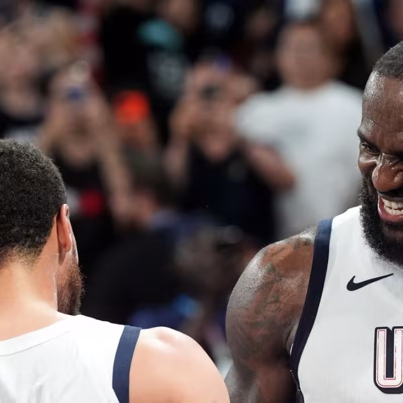 LeBron James y Stephen Curry, compañeros en el Team USA.
