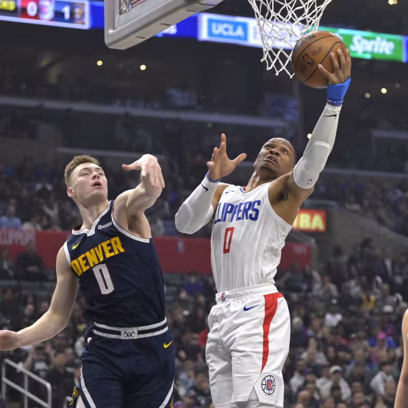 Russell Westbrook defended by Christian Braun under the watch of Nikola Jokic.