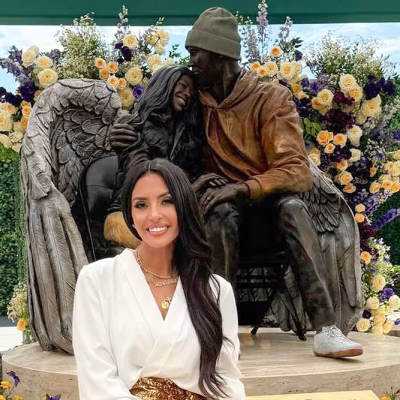 Vanessa, in front of the statue of her daughter Gianna and her husband Kobe Bryant.