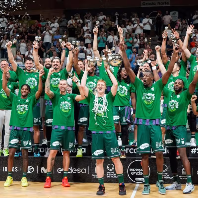 Unicaja's celebration at the Endesa Supercup