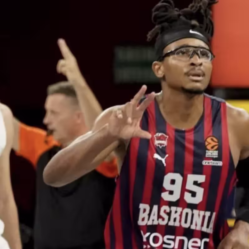 Chima Moneke, accurate from the three-point line