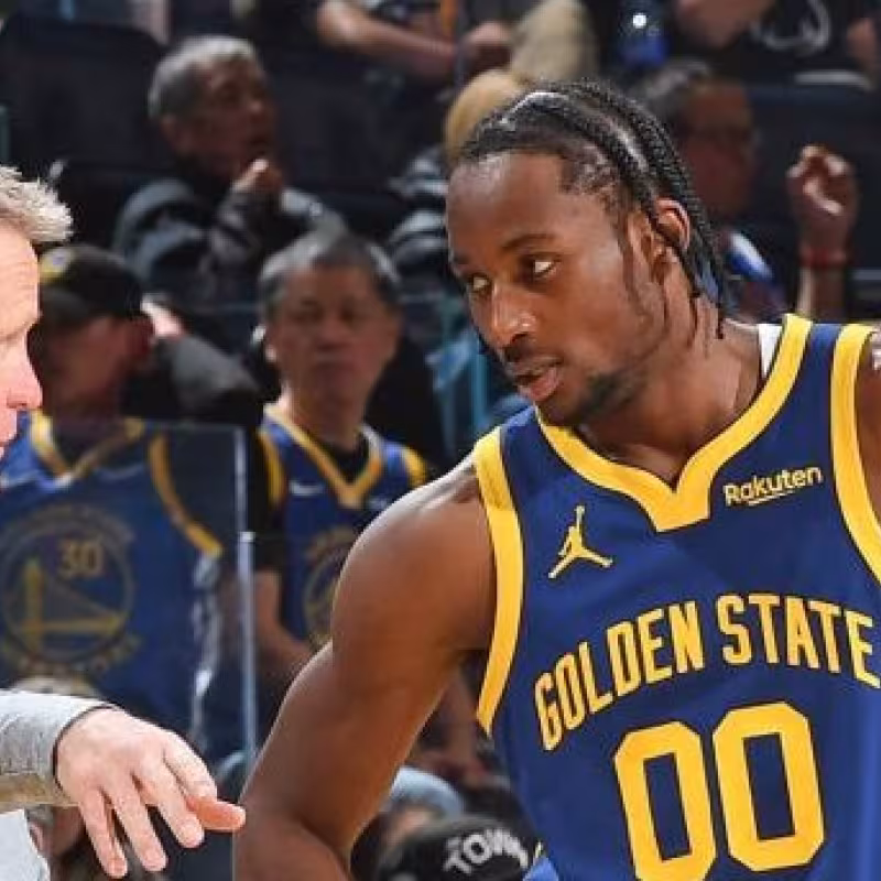 Steve Kerr y Jonathan Kuminga, entrenador y jugador de Golden State Warriors.