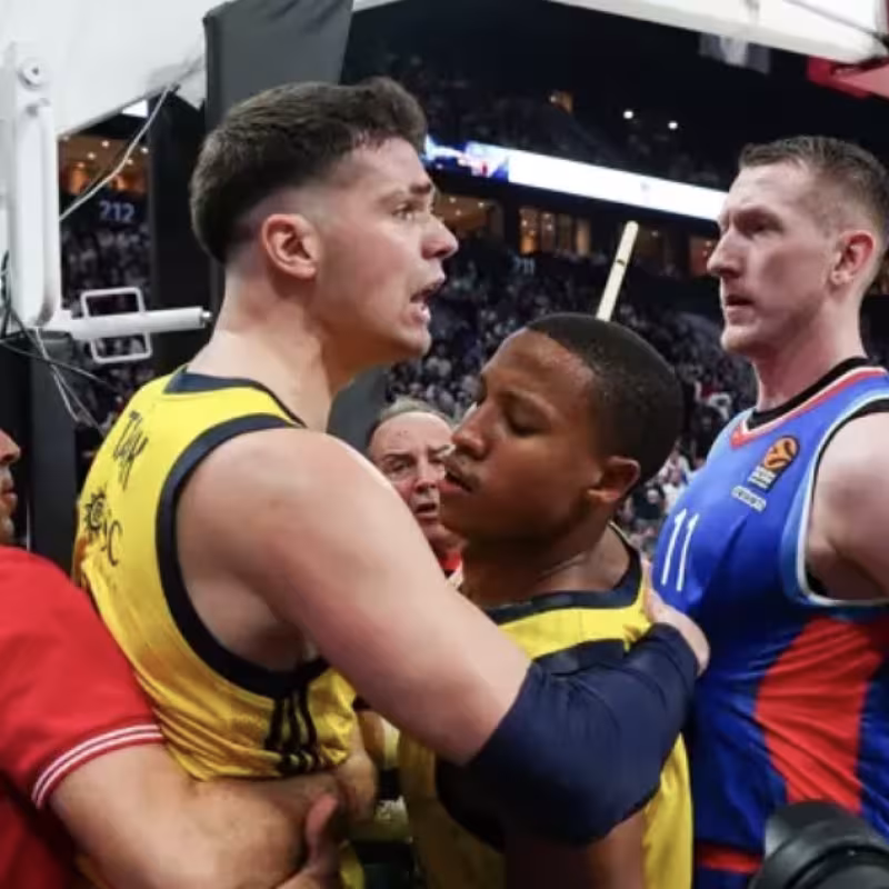 Confrontation between Tarik Biberovic and Elijah Bryant