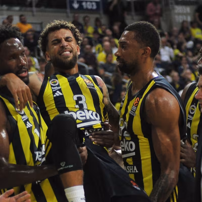 Wilbekin being carried off the court by his teammates after tearing his ACL