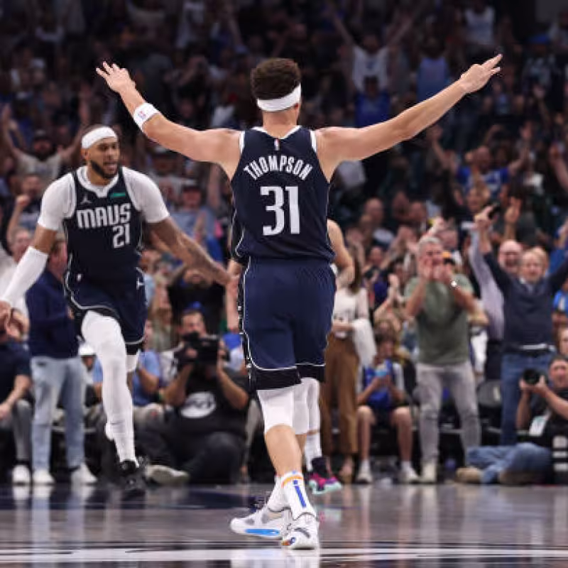 Headline: Klay Thompson, in his debut with the Dallas Mavericks. Photo: gettyimages