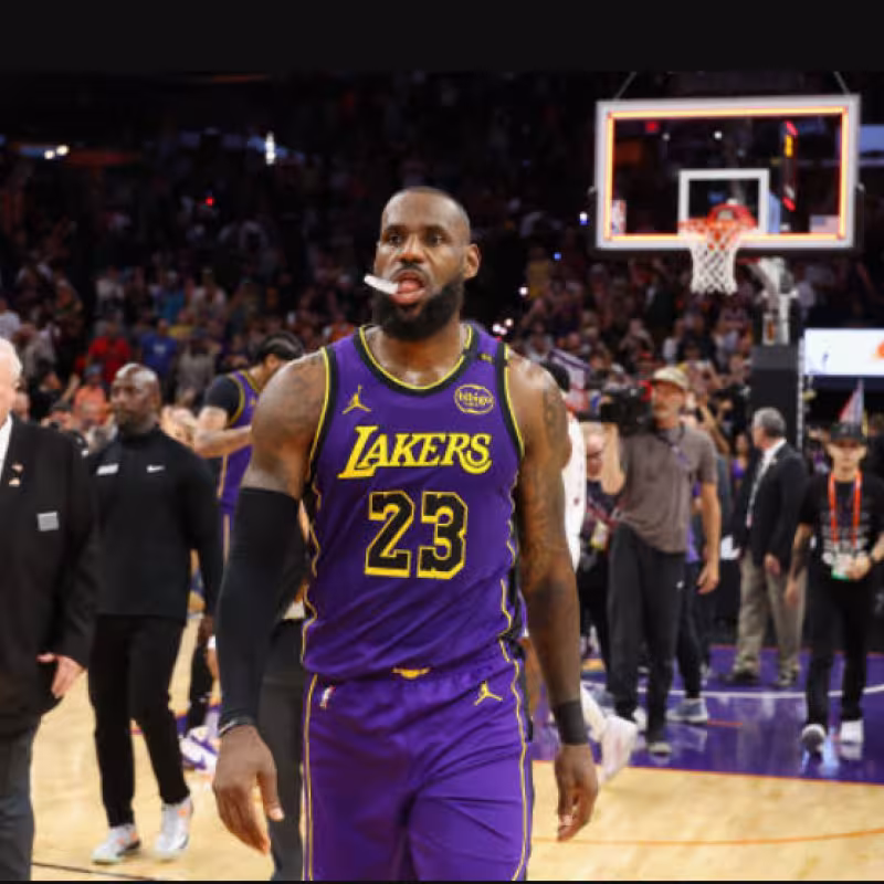 LeBron James has his worst shooting night. Photo: Getty Images.