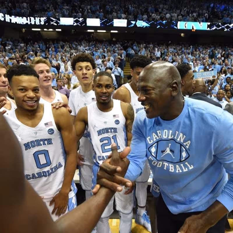 Michael Jordan, con el equipo de North Carolina