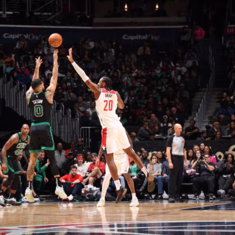 Jayson Tatum, ante Sarr. Foto. gettyimages