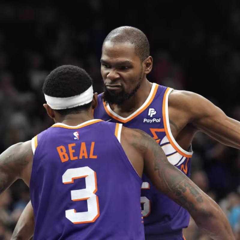 Bradley Beal, alongside Kevin Durant, players of the Phoenix Suns ready to return.