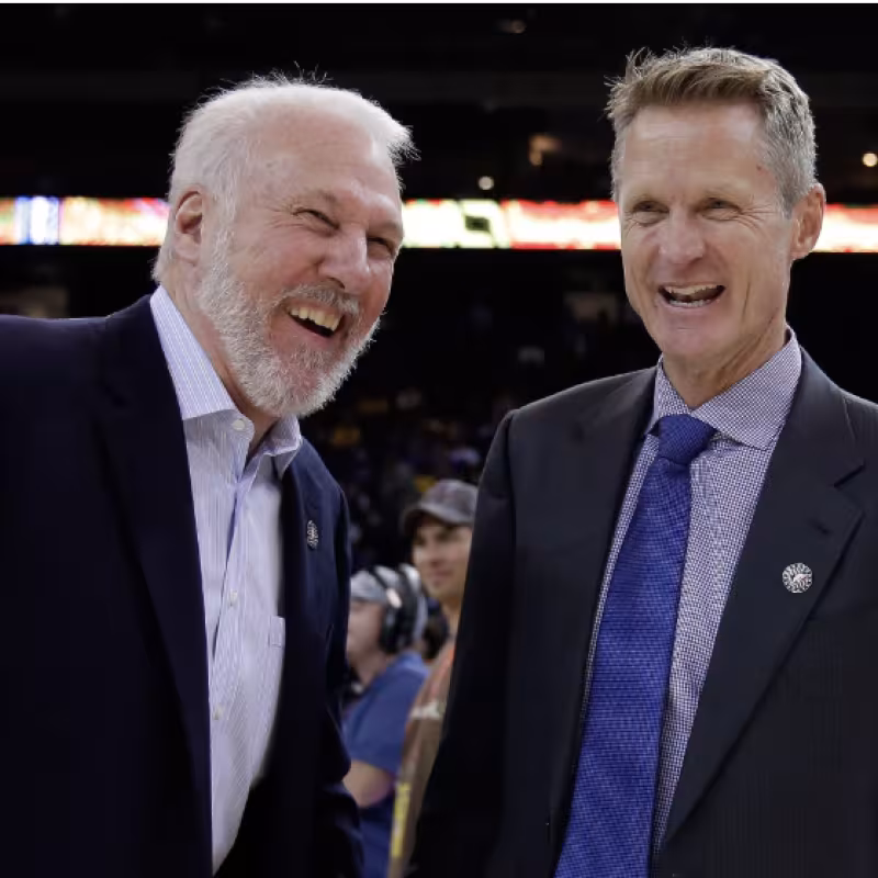 Kerr y Popovich, entrenadores que más ganan en la NBA.