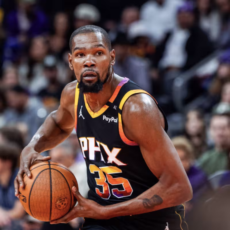 Kevin Durant volvió con victoria ante Los Angeles Lakers.