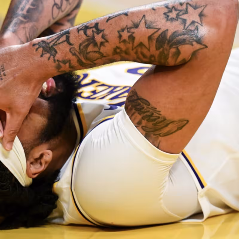 Anthony Davis suffered an eye injury with the Los Angeles Lakers.
