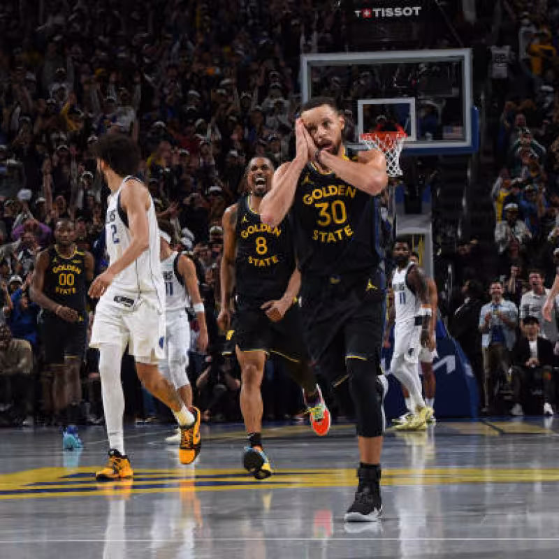 Curry, exhibition with Mavs. Photo: gettyimages