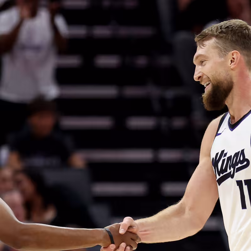 De'Aaron Fox y Domantas Sabonis, estrellas de Sacramento Kings.