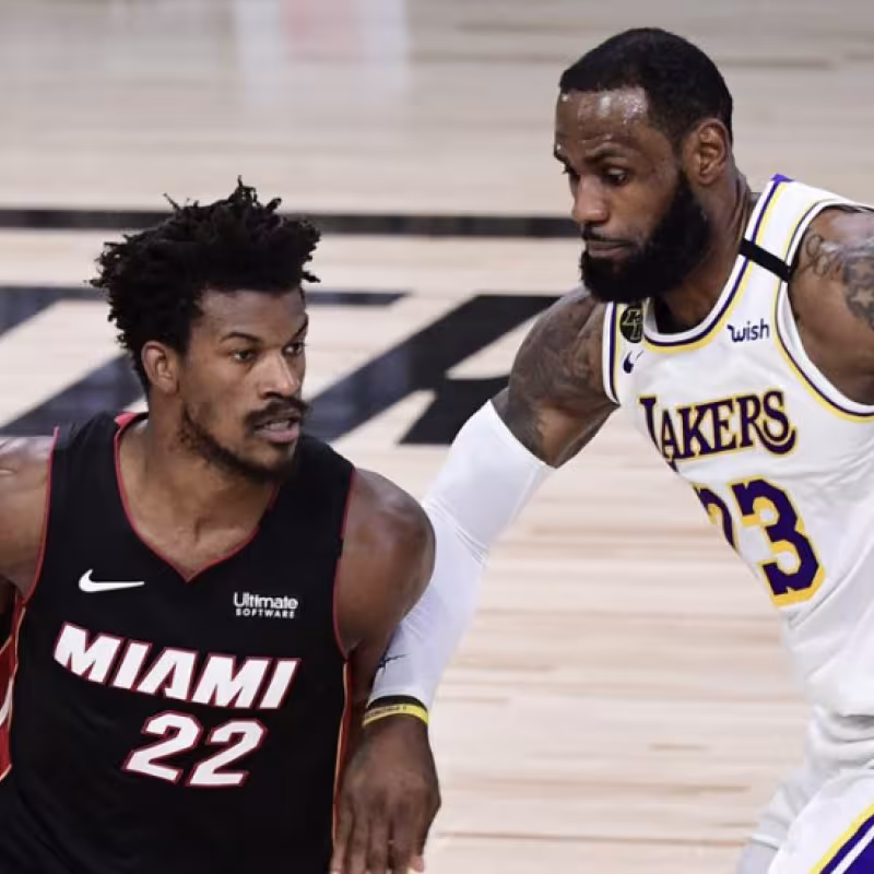 Jimmy Butler podría acabar en Los Angeles Lakers. 