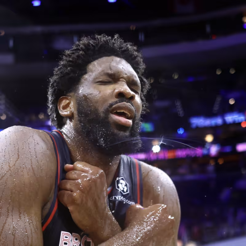 Joel Embiid was expelled against San Antonio Spurs.